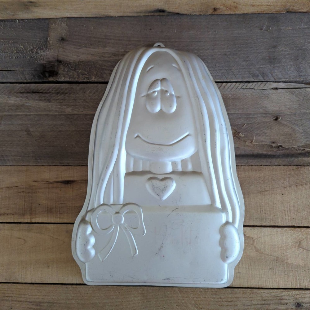 Vintage 1983 Cathy Wilton Aluminum Cake Pan / 502-3894